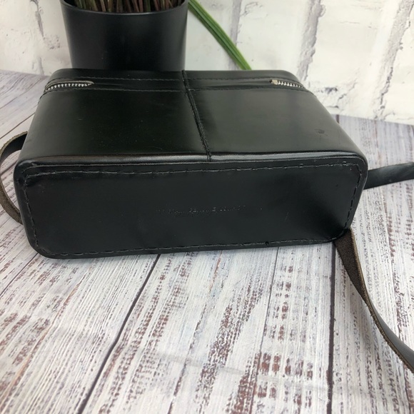 Genuine leather handmade Box Crossbody black bag - Picture 5 of 7